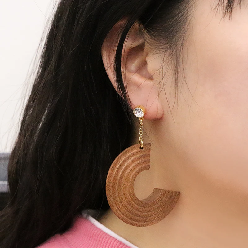 C Shape Wood Pendant With Diamond Earrings