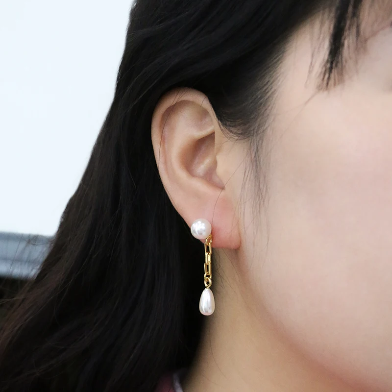 Dangling Pearl Earrings